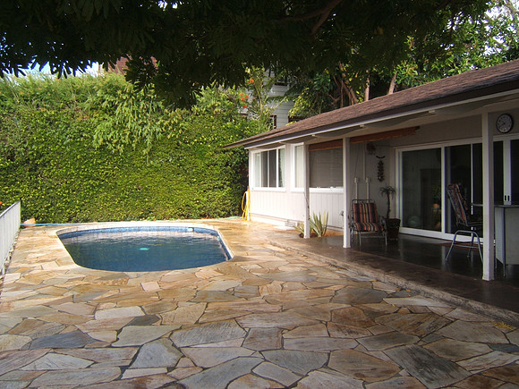 BOO YAH!lanai with pool